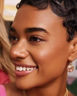 Barbie™ X Kendra Scott Gold Drop Earrings In Pink Iridescent Glitter Glass -Kendra Scott Kendra Scott Barbie Drop Earring Pink Iridescent Glitter Glass Gold 00