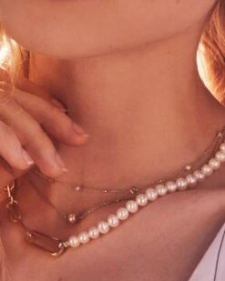 Cathleen 14k Yellow Gold Pendant Necklace In Pearl 8 Cathleen 14k Yellow Gold Pendant Necklace In Pearl -Kendra Scott Kendra Scott Cathleen Pendant Necklace Pearl Yellow Gold 00