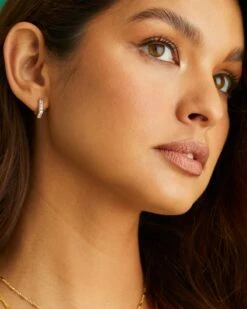 Davie 18k Gold Vermeil Huggie Earrings In White Topaz -Kendra Scott Kendra Scott Davie Huggie Earring White Topaz Gold Vermeil 01