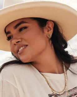 Dryden Vintage Gold Stud Earrings In Variegated Turquoise Magnesite -Kendra Scott Kendra Scott Dryden Stud Earring Variegated Turquoise Magnesite Gold 01