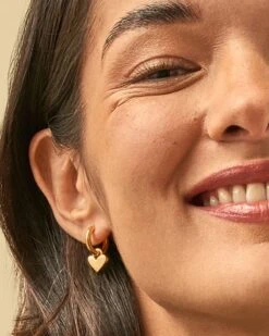 Heart Padlock Huggie Earrings In 18k Gold Vermeil -Kendra Scott Kendra Scott Heart Padlock Huggie Earring Gold Vermeil 01