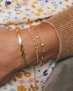 Mama Script Bracelet In Gold -Kendra Scott Kendra Scott Mama Delicate Chain Bracelet Gold 01