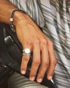 Hicks Signet Ring In Oxidized Sterling Silver 8 Hicks Signet Ring In Oxidized Sterling Silver -Kendra Scott Kendra Scott Mens Hicks Signet Ring Oxidized Silver 01