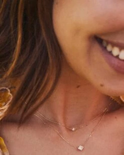 Michelle 14k Yellow Gold Pendant Necklace In White Diamond, .16ct -Kendra Scott Kendra Scott Michelle Pendant Necklace .16CT Yellow Gold 02