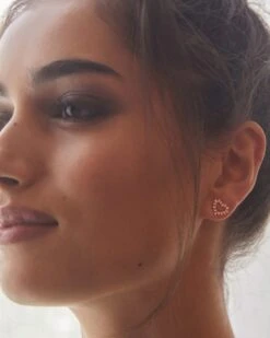 Ari Heart Gold Stud Earrings In White Crystal -Kendra Scott kendra scott ari heart crystal stud earrings gold white cz og 1