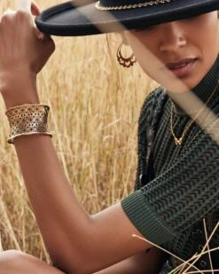 Beau Short Pendant Necklace In Vintage Gold -Kendra Scott kendra scott candice statement cuff bracelet vintage gold 00