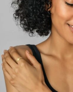 Davis Signet Ring In 18k Gold Vermeil 8 Davis Signet Ring In 18k Gold Vermeil -Kendra Scott kendra scott davis signet ring gold vermeil lg