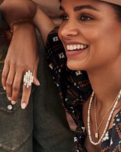 Piper Gold Pendant Necklace In White Howlite -Kendra Scott kendra scott ember strand necklace gold white howlite 00 1