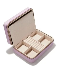 Medium Travel Jewelry Case In Lilac 7 Medium Travel Jewelry Case In Lilac -Kendra Scott kendra scott medium zip jewelry case lilac 01