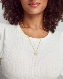 Star Charm Pendant Necklace In Gold 8 Star Charm Pendant Necklace In Gold -Kendra Scott kendra scott starbust charm pendant necklace yellow gold 03 lg